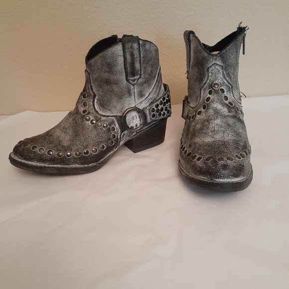 Circle G Leather Studded Western Booties - Picture 3 of 14